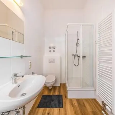 Design Zentral Kueche Parknah דירה